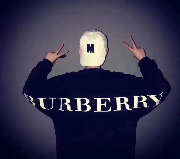 【Burberry】 BURBERRY新作パーカー　